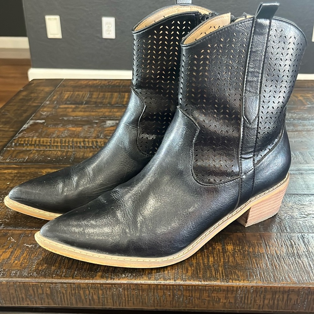 Vici Boots Western Boots Cowboy boots inner zip 2”stacked heel worn twice